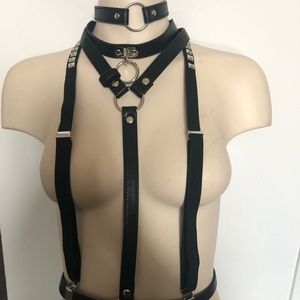 Bundle , 2 chokers , suspender , harness . New